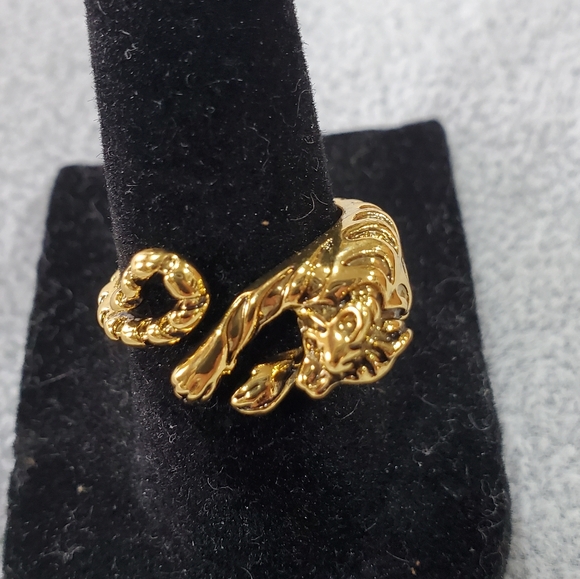 Wild Elegance Gold Tiger Ring - Picture 6 of 6